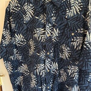 Croft & Barrow Blue and White Leaf Print Top